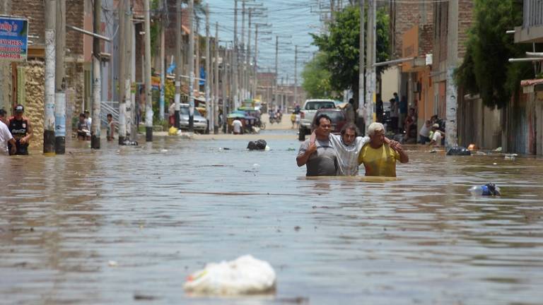 Asciende a 98 la cifra de muertos por inundaciones en Perú