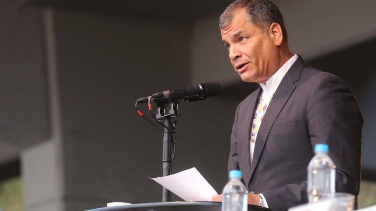 Correa insta a prepararse para una segunda vuelta electoral
