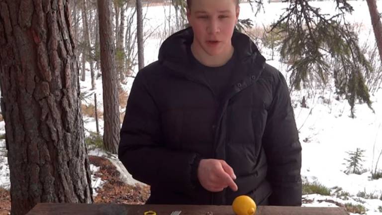 Cómo encender fuego con un limón