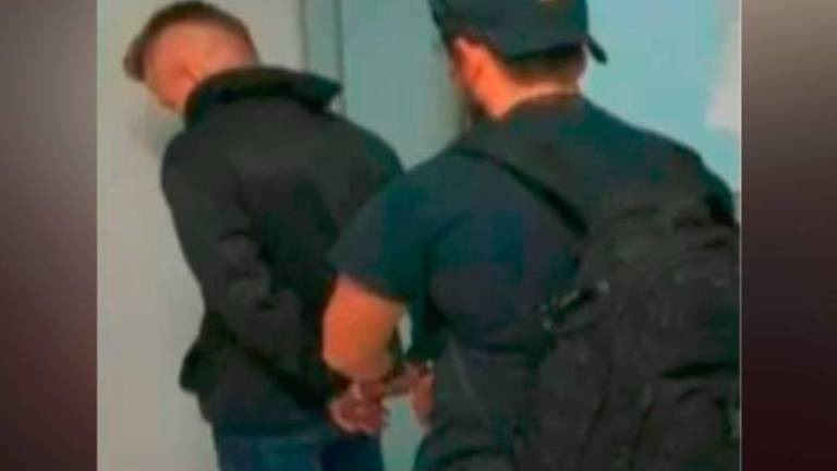Capturan a ecuatoriano-estadounidense cuando intentaba abordar un avión a Medellín para presuntamente abusar sexualmente de menores