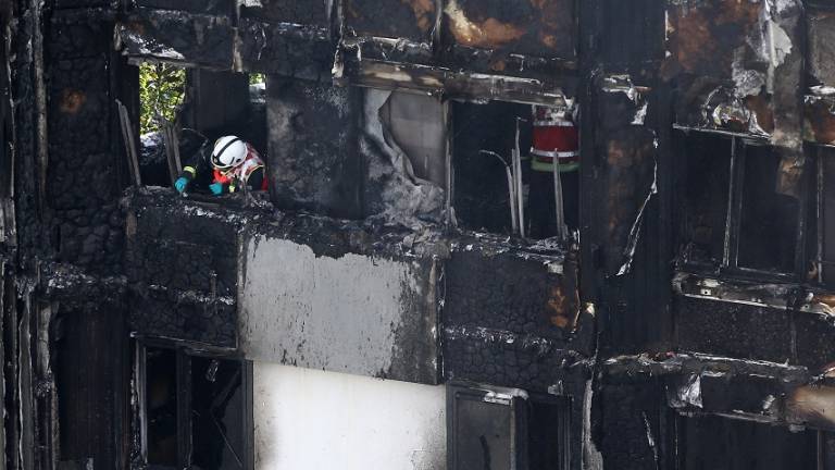 Al menos 12 muertos en el incendio ocurrido en Londres