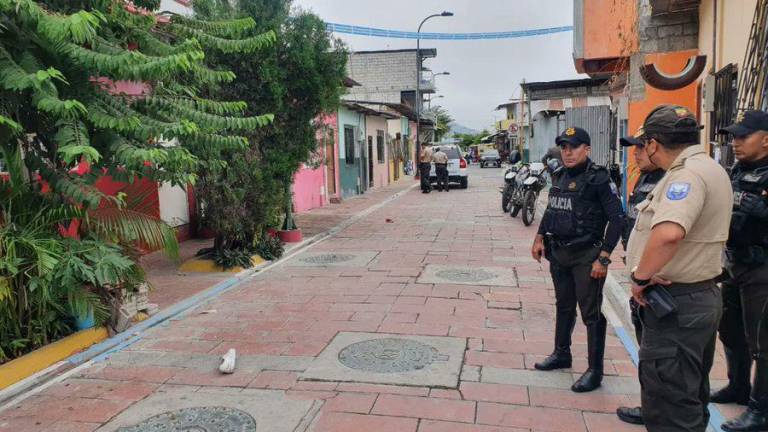 Sicarios asesinan a padre, madre e hija dentro de su casa en Guayaquil; una niña se salvó por salir a jugar