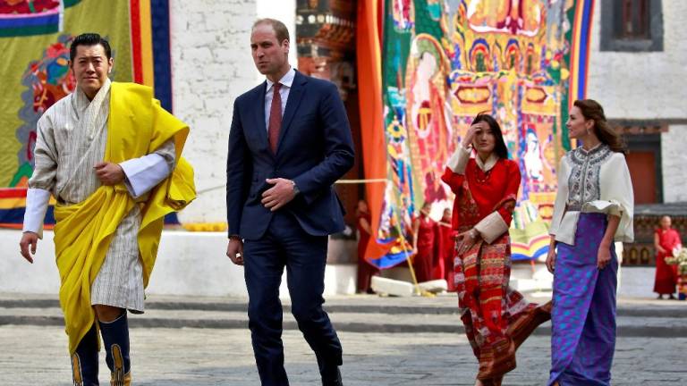 Los duques de Cambridge se reúnen con los reyes de Bután