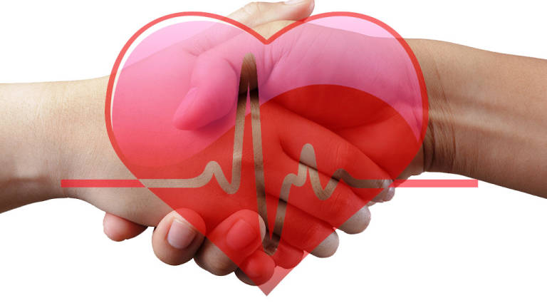 Medir la fuerza del apretón de manos para predecir riesgos cardíacos