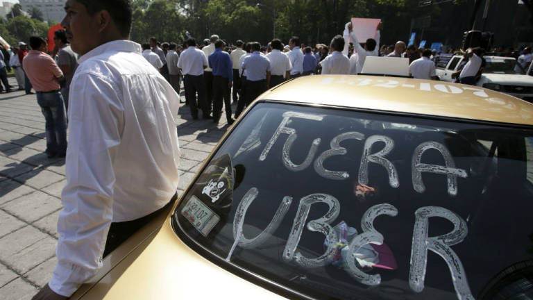 Llegada de Uber y Cabify a América Latina genera protesta de taxistas