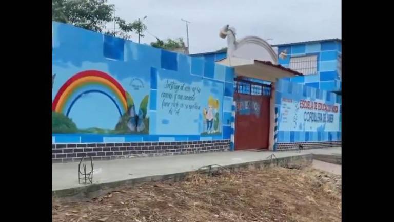 Delincuentes exigen $5.000 a directora de escuela, en pleno inicio de clases en Guayaquil, para no cometer atentado