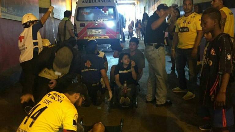 Incidentes en partido Barcelona-Macará dejan 40 heridos