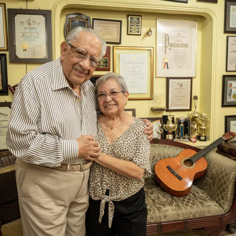 Héctor con su esposa Adelaida Fabre Plaza. Están casados desde hace 52 años y tienen dos hijos. $!Héctor con su esposa Adelaida Fabre Plaza. Están casados desde hace 52 años y tienen dos hijos.