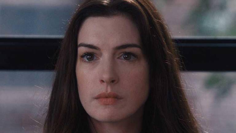 Anne Hathaway revela que tuvo un aborto espontáneo durante la presentación de una obra fuera de Broadway en 2015 y recuerda el 'dolor' de intentar tener un bebé.