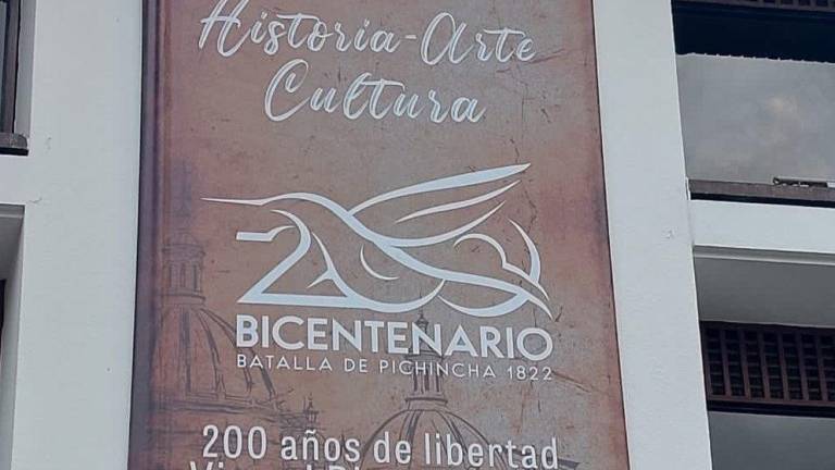 Quito celebra el Bicentenario con foto de Cuenca
