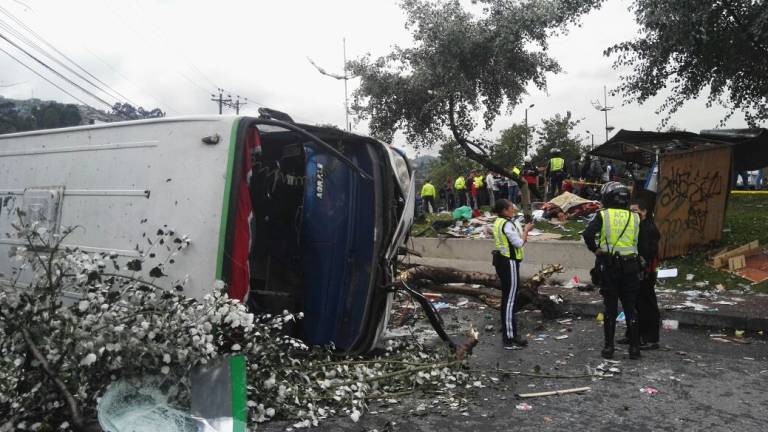 Un muerto y quince heridos en accidente en Quito