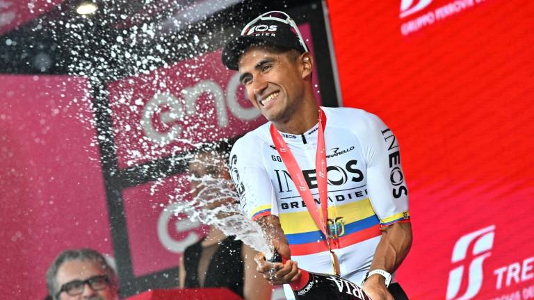 El ecuatoriano Jonathan Narváez gana la primera etapa del Giro de Italia y se vuelve líder de la competición