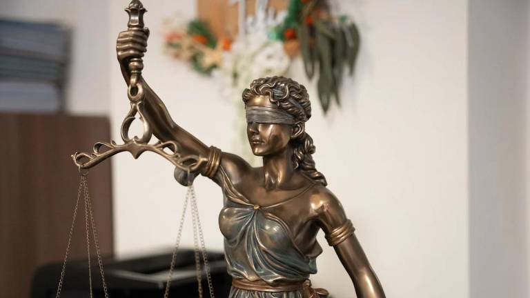 Judicatura destituye a Fiscal y Secretaria en Manta: fueron responsables de manipulación de documentos Judicatura destituye a Fiscal y Secretaria en Manta: fueron responsables de manipulación de documentos