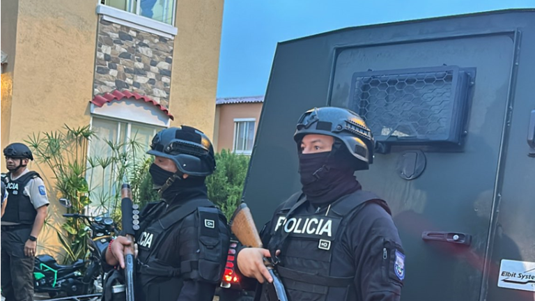 Allanamiento en urbanización Villa del Rey, en la Aurora: Bloque de Seguridad busca a presuntos terroristas Allanamiento en urbanización Villa del Rey, en la Aurora: Bloque de Seguridad busca a presuntos terroristas