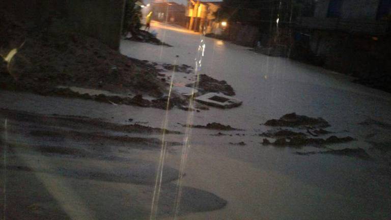 Fuerte temporal en Manabí deja casa colapsada y vías cerradas