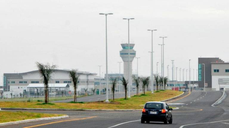 Suspenderán operaciones en Aeropuerto de Quito por llegada del papa