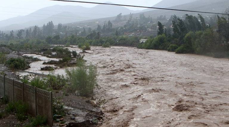 Intensas lluvias provocan dos muertes en norte de Chile