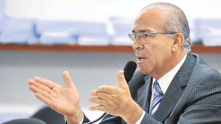Ministro sospechoso de corrupción en Brasil se reintegra tras cirugía
