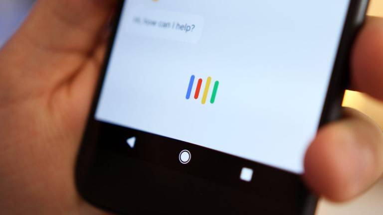 Google presenta primera versión de su asistente en español para Allo