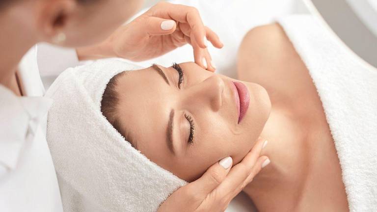 Guía de skincare por edad: cómo cuidar la piel a tus 20 o más de 50 años