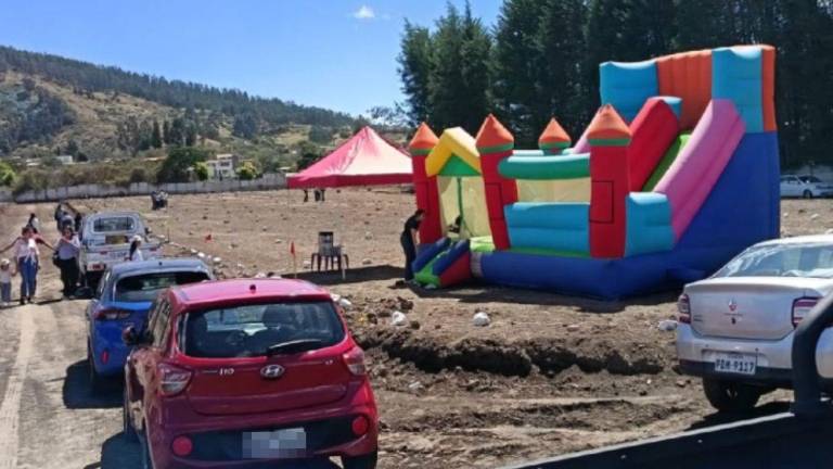 Quito: clausuran evento que promocionaba terrenos ilegales con artistas