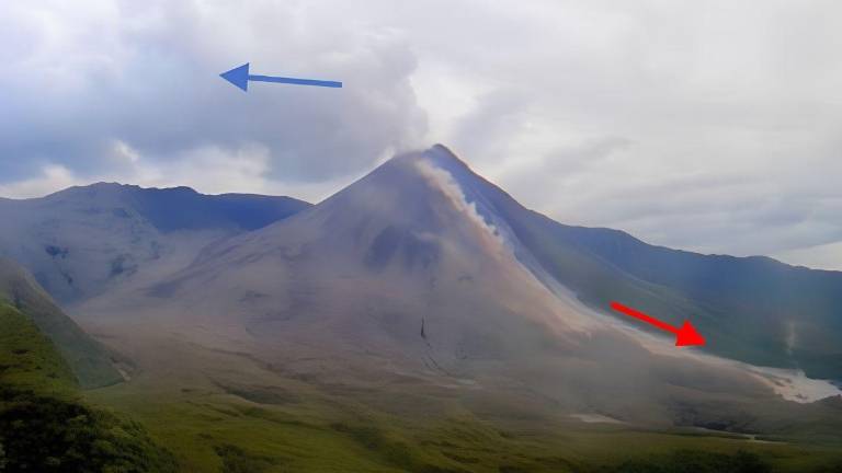 Reportan un lahar secundario en el volcán El Reventador: recomiendan alejarse de ríos y quebradas