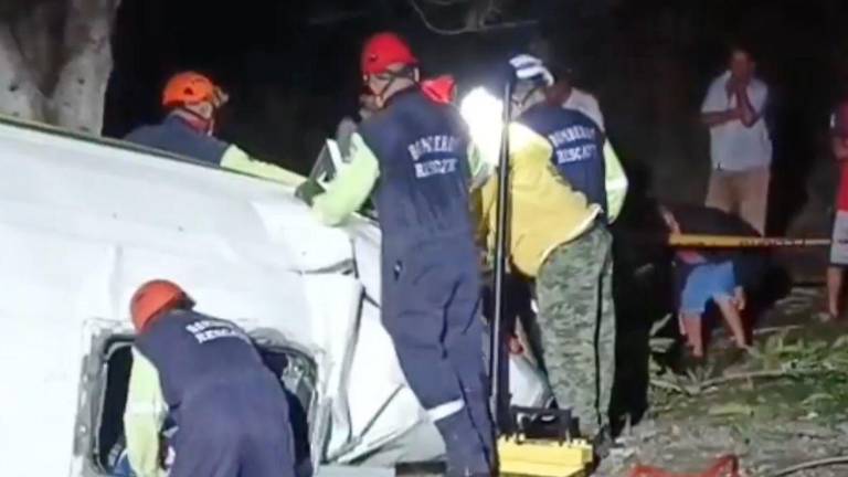 Guayas: trágico volcamiento de bus interprovincial deja 5 muertos y 12 heridos en Naranjal