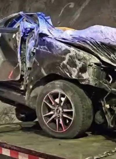 Fotografía que muestra al vehículo siniestrado.