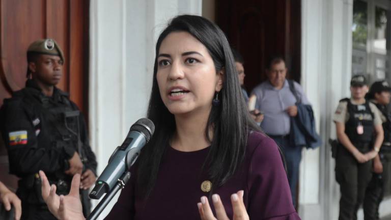 Ministra de Economía se pronuncia sobre sueldos atrasados de proveedores de hospitales