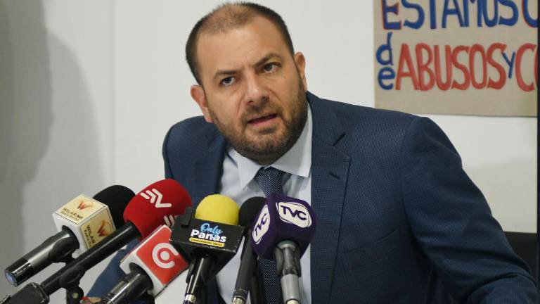 Juan Esteban Guarderas acusado de falsificar firma para completar denuncia contra Verónica Abad