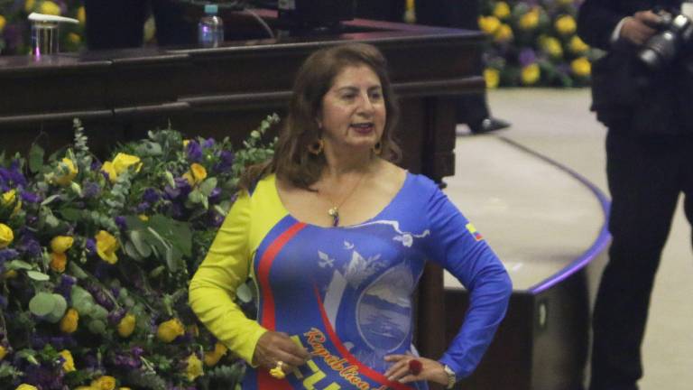 ¿Quién es la mujer del outfit viral en el Informe a la Nación de Daniel Noboa?