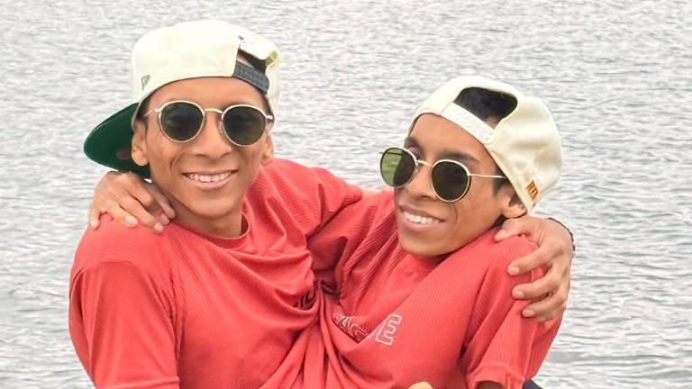 La historia de José Armando y José Luis Cevallos, los siameses de Ecuador que soñaban con caminar