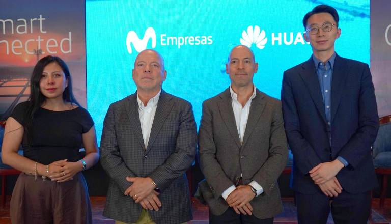 $!Isauro Fajardo (Presidente Ejecutivo Grupo Fajardo), Juan Francisco Flores (VP Movistar Empresas) y Liu Huining (Integrate Account Director Huawei)