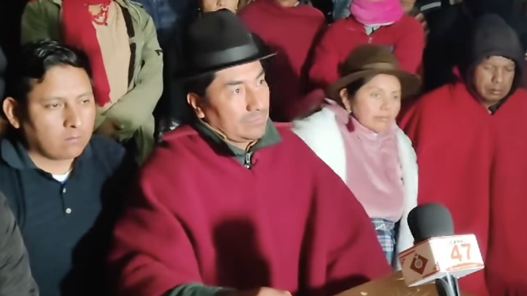 Revelan supuestos chats de los policías que habrían intentado asesinar a Leonidas Iza: 'Ubícale al capibara'