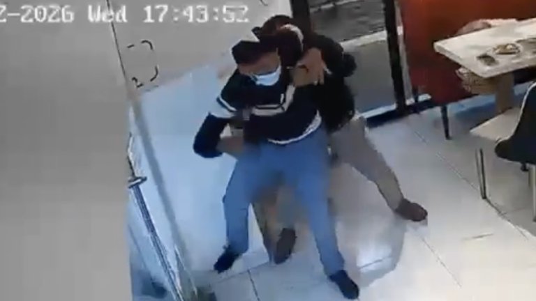 Conlleva mucho riesgo: abogado cuenta cómo frustró un asalto en cafetería de Machala