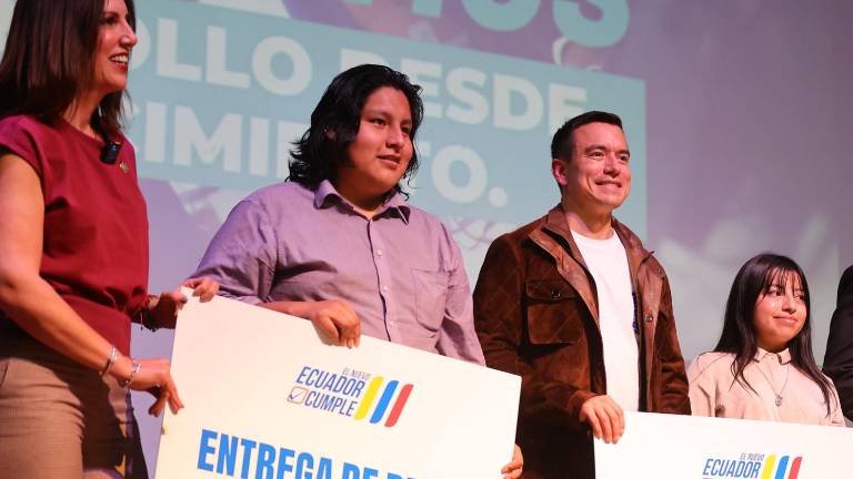 Gobierno entrega 10.000 becas de formación en Inteligencia Artificial en Cuenca