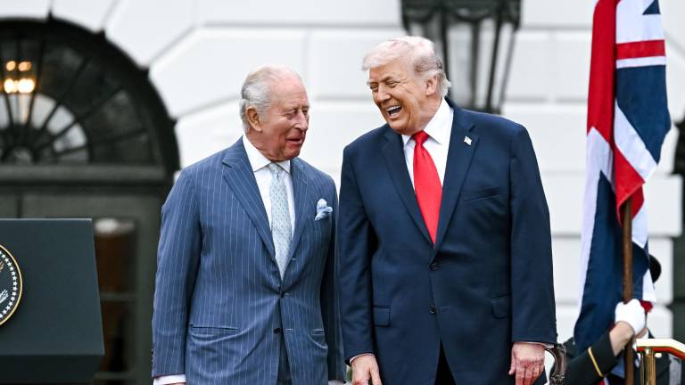 Con Carlos III a su lado, Trump afirma que EE.UU. 'derrotó militarmente' a Irán
