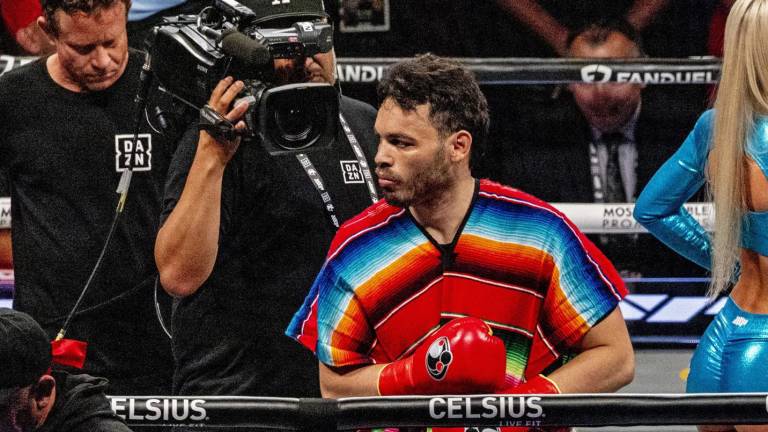 Julio César Chávez Jr. de México antes de su pelea de peso crucero contra Jake Paul, en el Honda Center en Anaheim, California, EE. UU., el 28 de junio de 2025.
