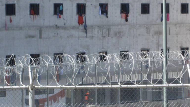 Se registran explosiones y tiroteos dentro de la Penitenciaría del Litoral; hay cierre de vía