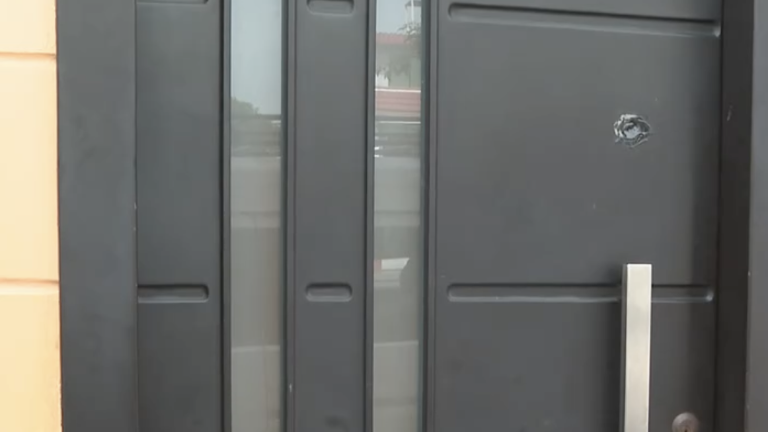 Atacan con disparos a un plantel educativo en Guayaquil: impactos fueron cubiertos con cinta adhesiva