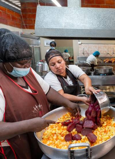Fotografía en la sede de la Asociación Mujeres de Lucha, en Cristo del Consuelo, Guayaquil.