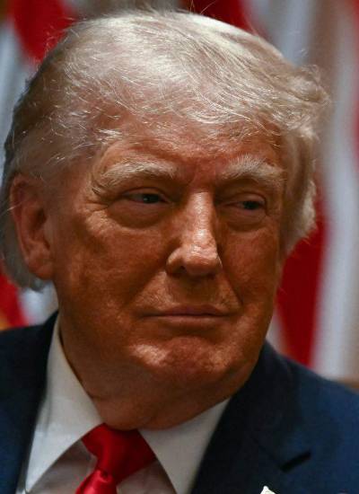 Donald Trump reacciona durante una reunión de gabinete en la Casa Blanca en Washington. Una iniciativa republicana propone que el actual presidente estadounidense sea el rostro de un nuevo billete de USD 250.