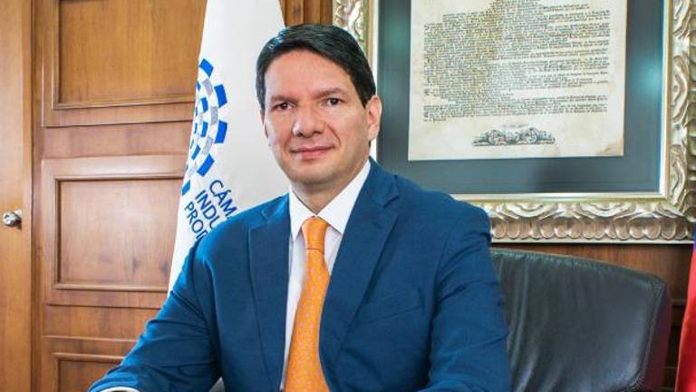 Pablo Zambrano Albuja abandona la Embajada de Ecuador en Estados Unidos.