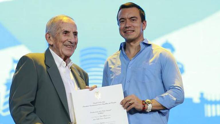 Juan Tanca Campozano recibió la Orden Nacional al Mérito por su lucha contra el cáncer en Solca