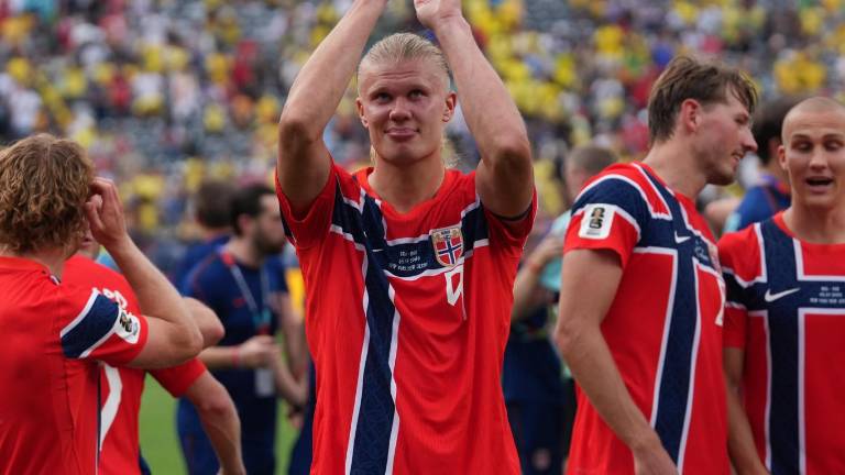 Erling Haaland de Noruega celebra este domingo, al finalizar un partido por los octavos de final del Mundial de la FIFA 2026 entre Brasil y Noruega en el estadio MetLife en Nueva Jersey.