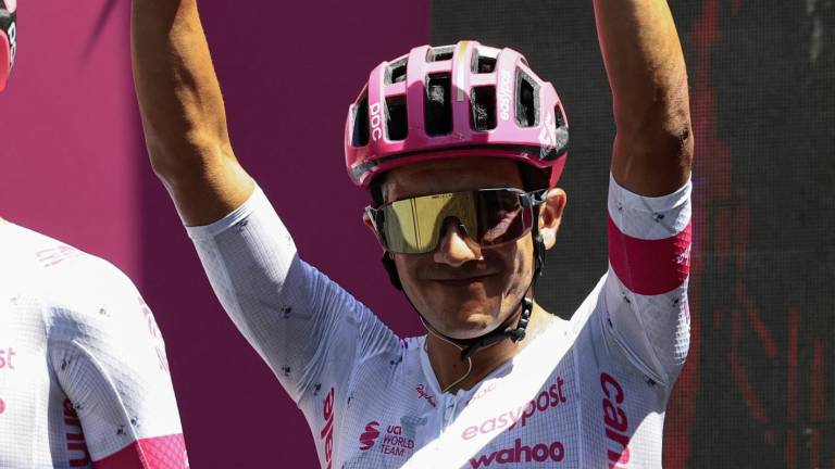 Richard Carapaz logra importante posición en el Giro de Italia.