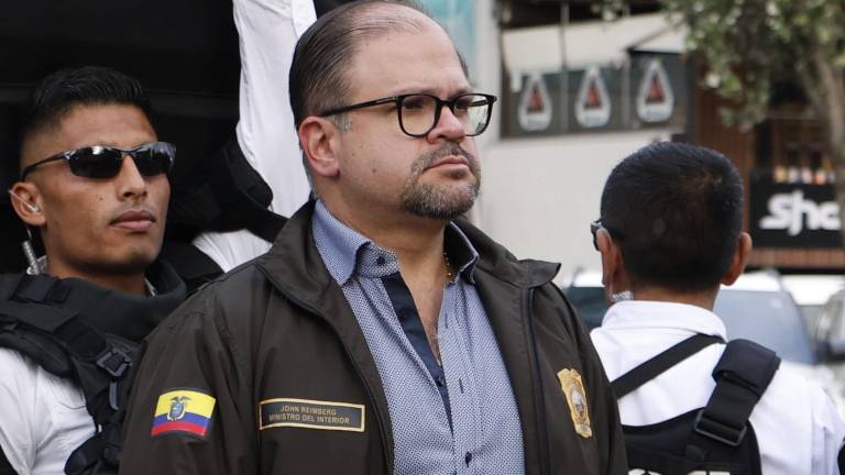 Reimberg lanza advertencia por corrupción en hospitales: A ti te digo: estamos atrás tuyo