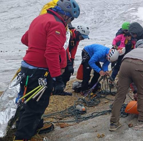 Hallan a mujer de 41 años sin vida en el volcán Cayambe.