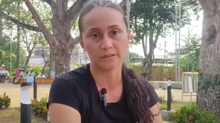 Mujer tenía dolores intensos en su vientre, sin imaginar que eran producto de una aguja con hilo en su intestino