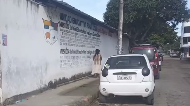 Riña en los exteriores de un colegio de Atacames terminó en tragedia.